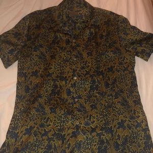 Men’s printed short sleeve button up